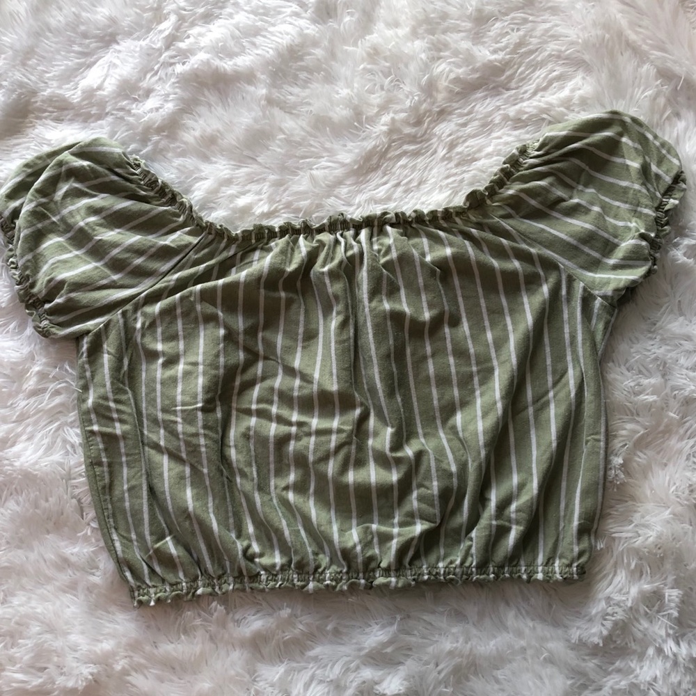 Size medium American Eagle top